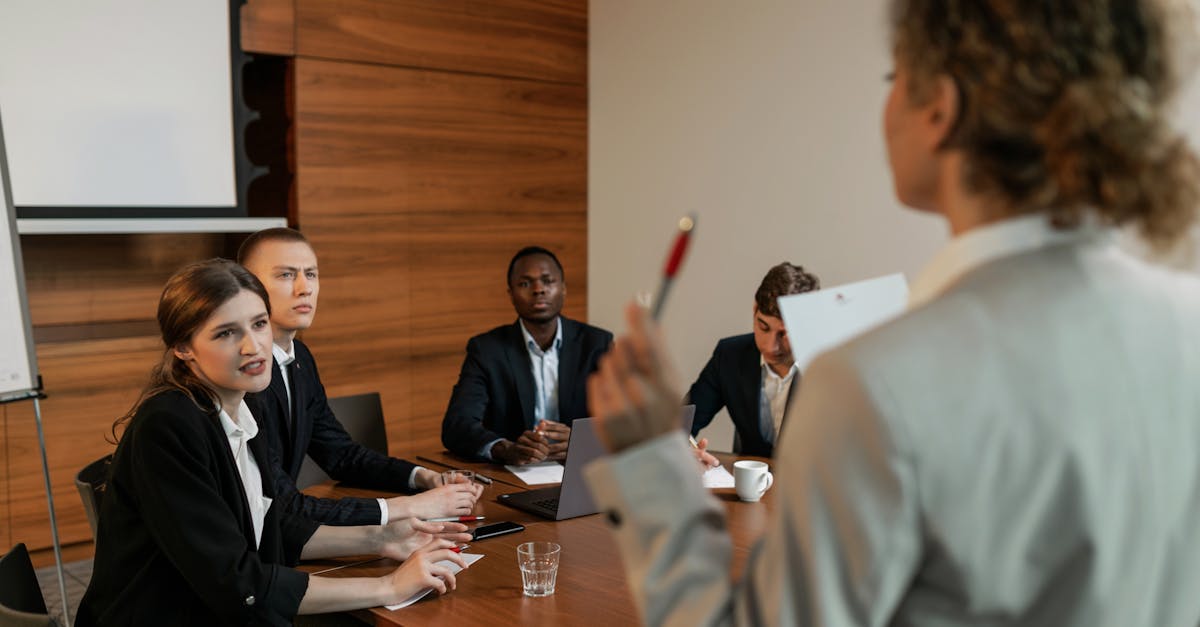 企业营销中的广告与推销的时机和策略