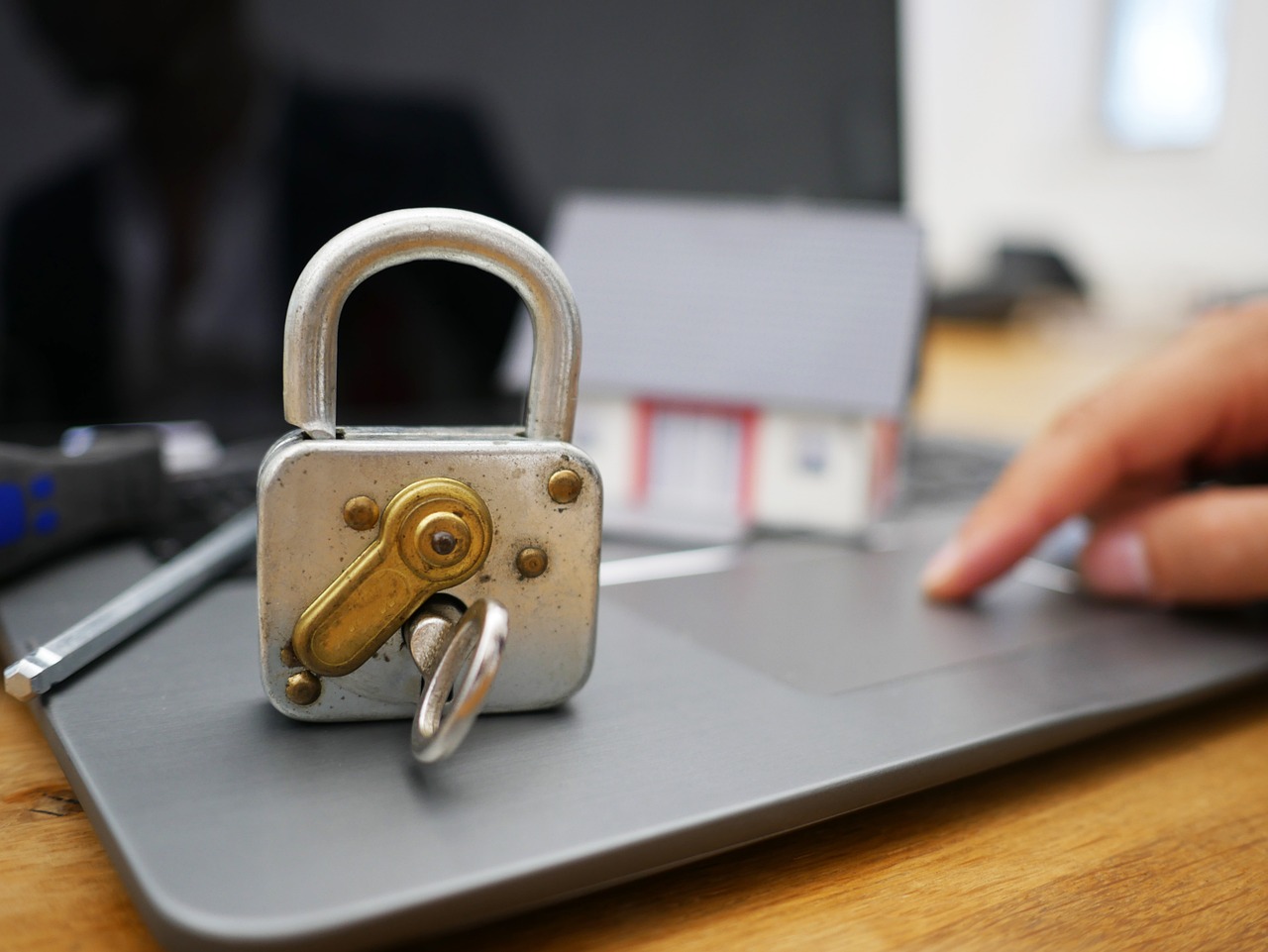 微信账号买卖:本地鲜奶代理平台