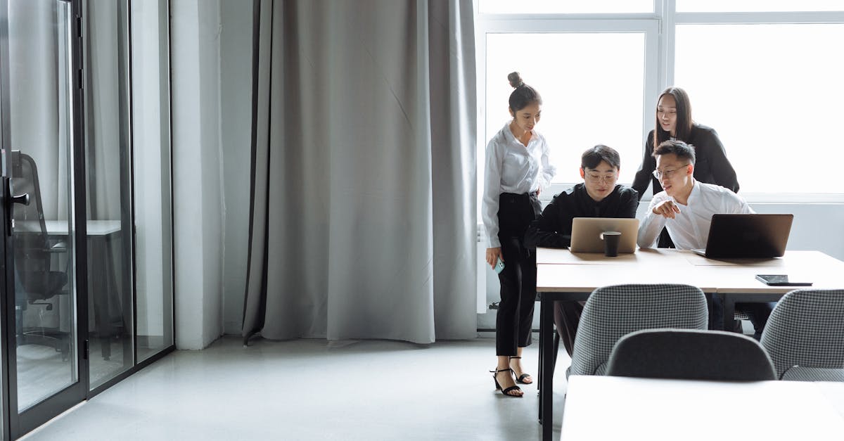 微信小号买卖：流量卡和语音通讯的比较浅析 